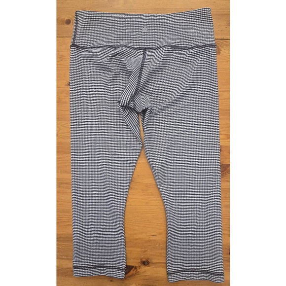 Women's Lululemon Leggings, Size 6, White & Blue Gingham - Picture 4 of 9